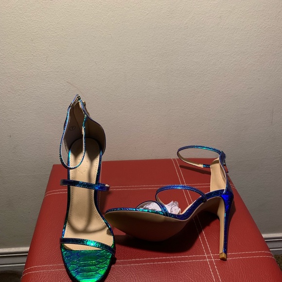 Charlotte Russe Golden-38. Brand new in box. - Picture 3 of 4